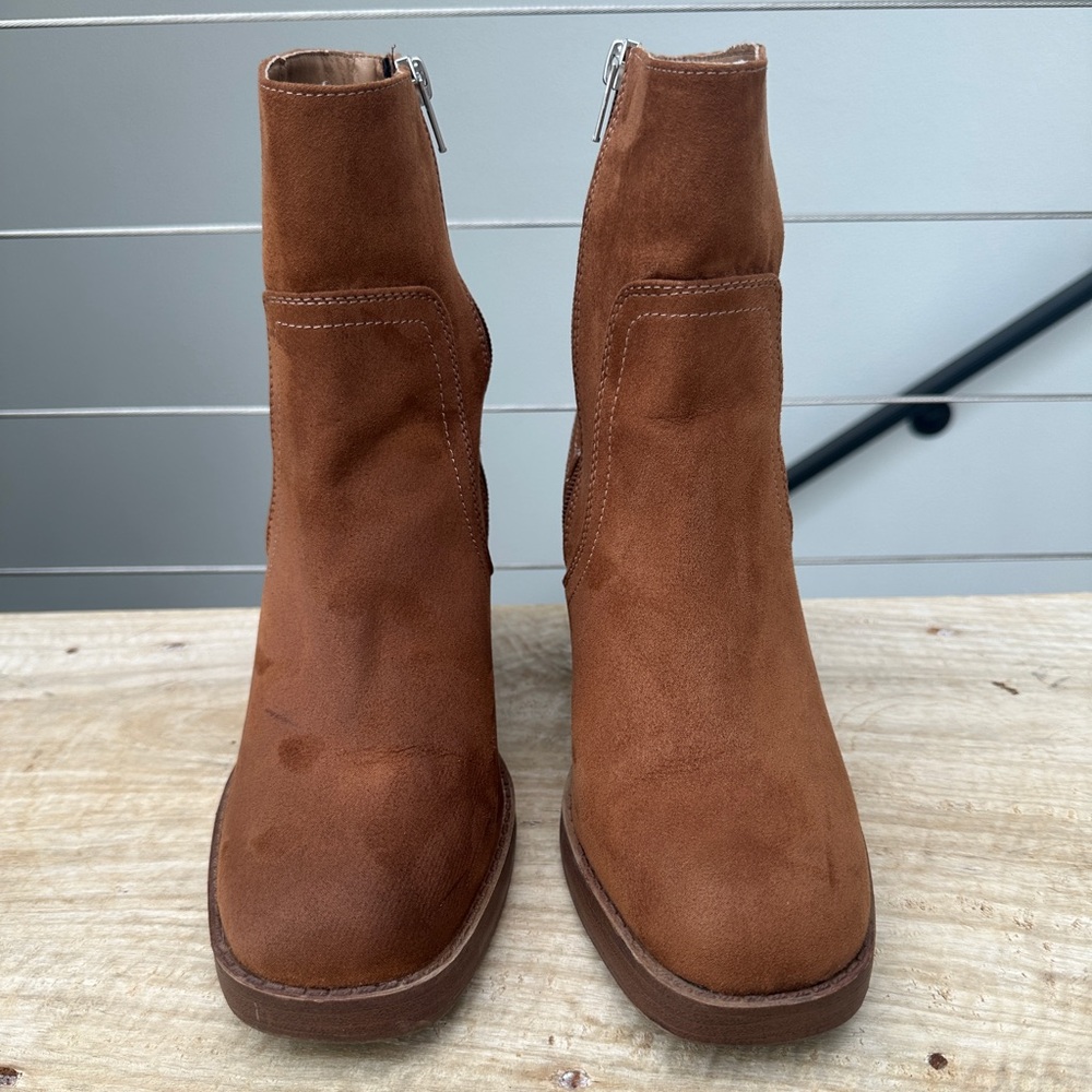 Target Brown Suede Ankle Boots with Block Heel and Side Zipper fall festival 9 - Picture 3 of 7